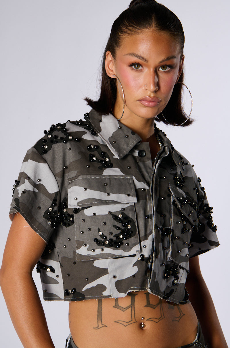 APPLY PRESSURE GREY CAMO CROPPED BUTTON DOWN