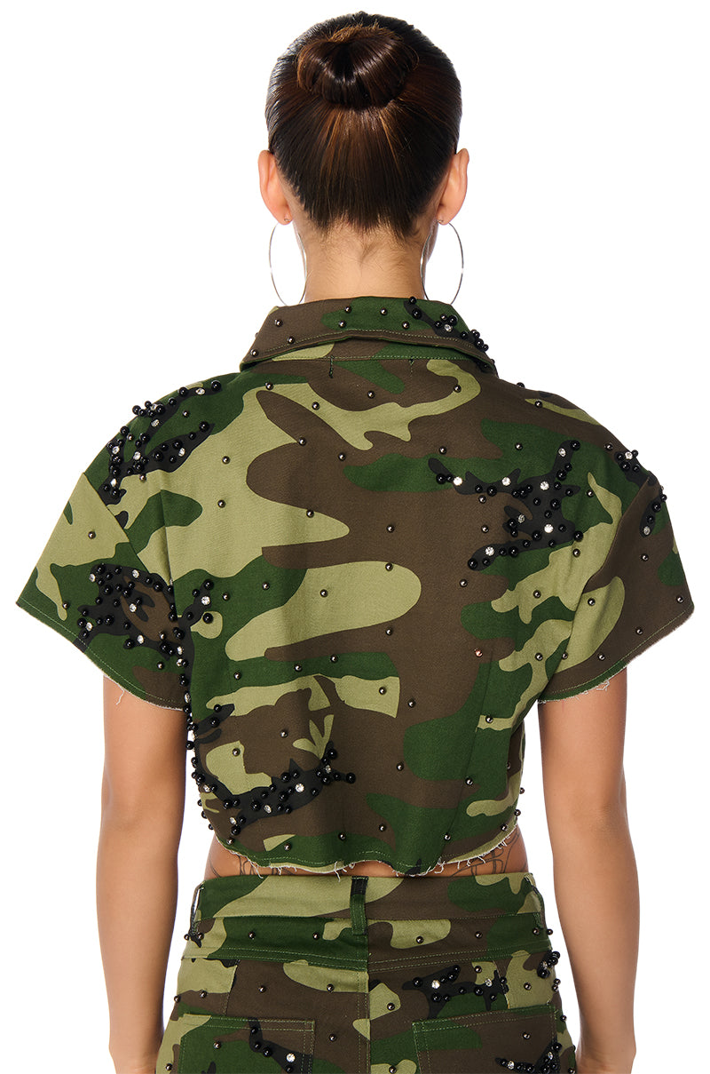 STANDING OVATION CROPPED CAMO SHIRT