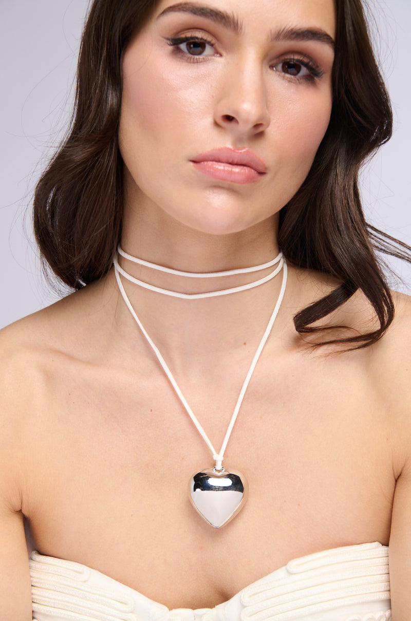 IT GIRL HEART NECKLACE