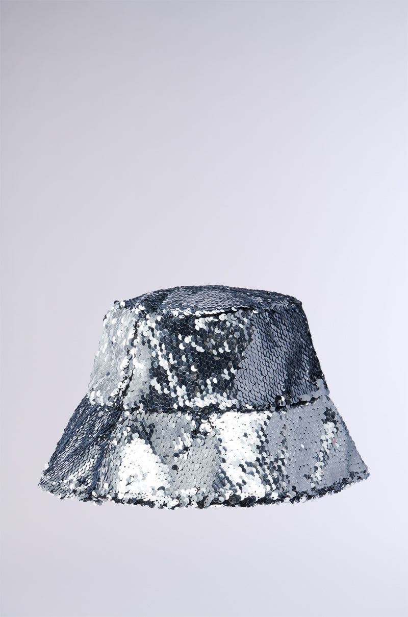 I ONLY SHINE SEQUIN BUCKET HAT IN SILVER