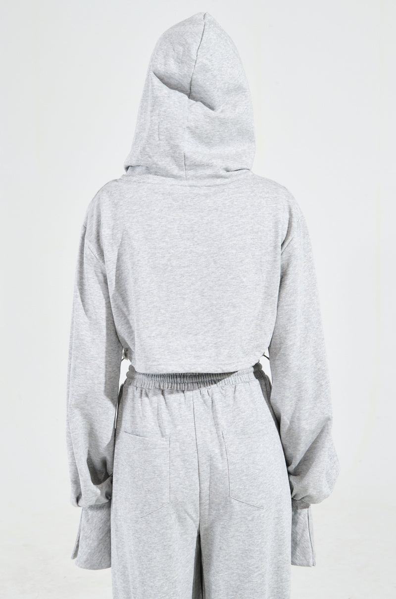 A CALM FLEX PULL OVER SWEATSHIRT IN HEATHER GREY