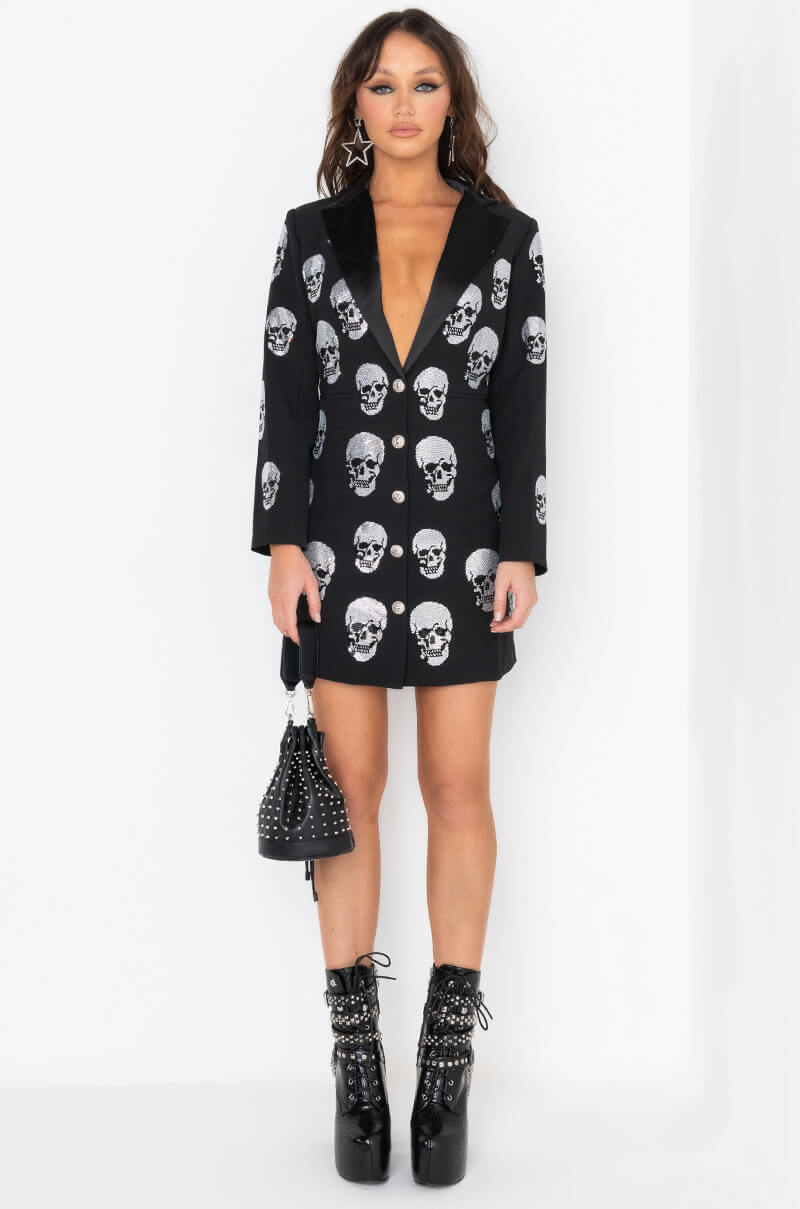 SERVING LOOKS IN THIS FASHION BLAZER WITH RHINESTONE SKULLS