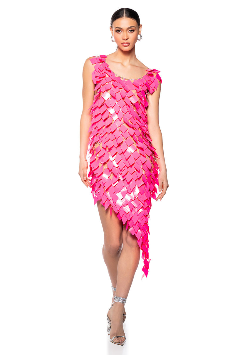 ITS A PARTY SEQUIN CHAIN MINI DRESS IN FUCHSIA