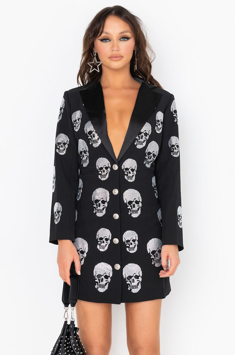 SERVING LOOKS IN THIS FASHION BLAZER WITH RHINESTONE SKULLS