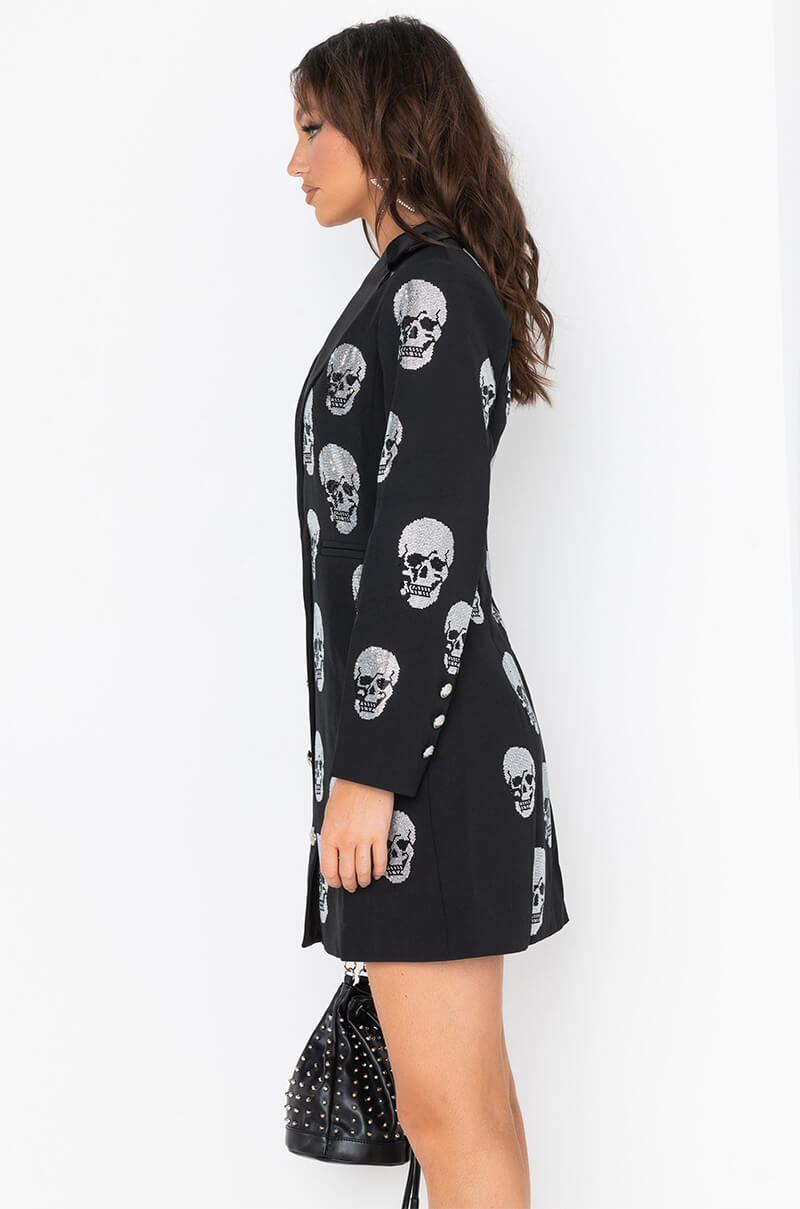 SERVING LOOKS IN THIS FASHION BLAZER WITH RHINESTONE SKULLS