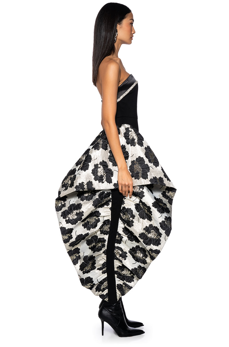 LA LA STRAPLESS FLARED JUMPSUIT