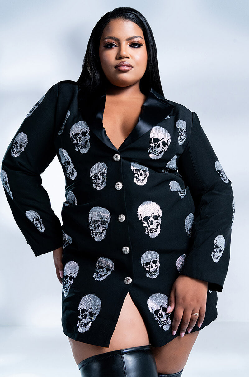 SERVING LOOKS IN THIS FASHION BLAZER WITH RHINESTONE SKULLS